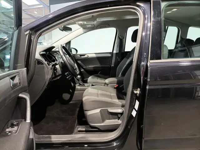 Volkswagen Touran view 8