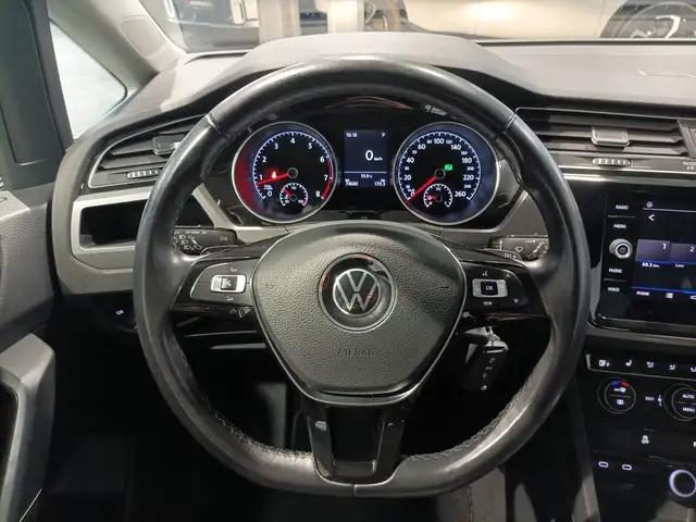 Volkswagen Touran view 10