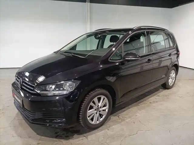 Volkswagen Touran view 3