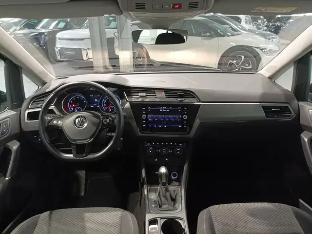 Volkswagen Touran view 9