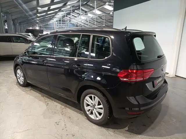 Volkswagen Touran view 4