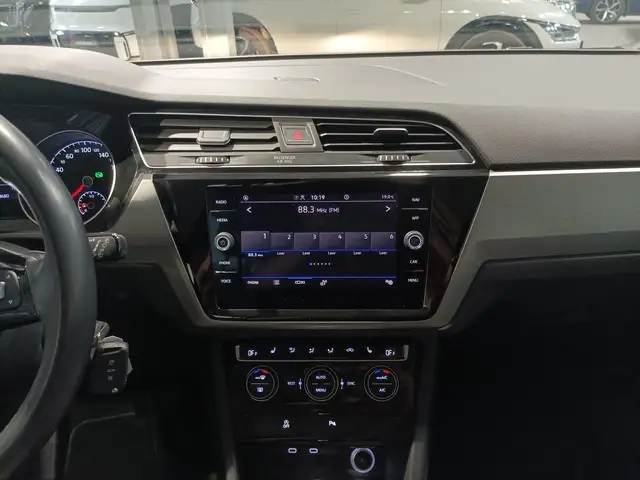Volkswagen Touran view 12