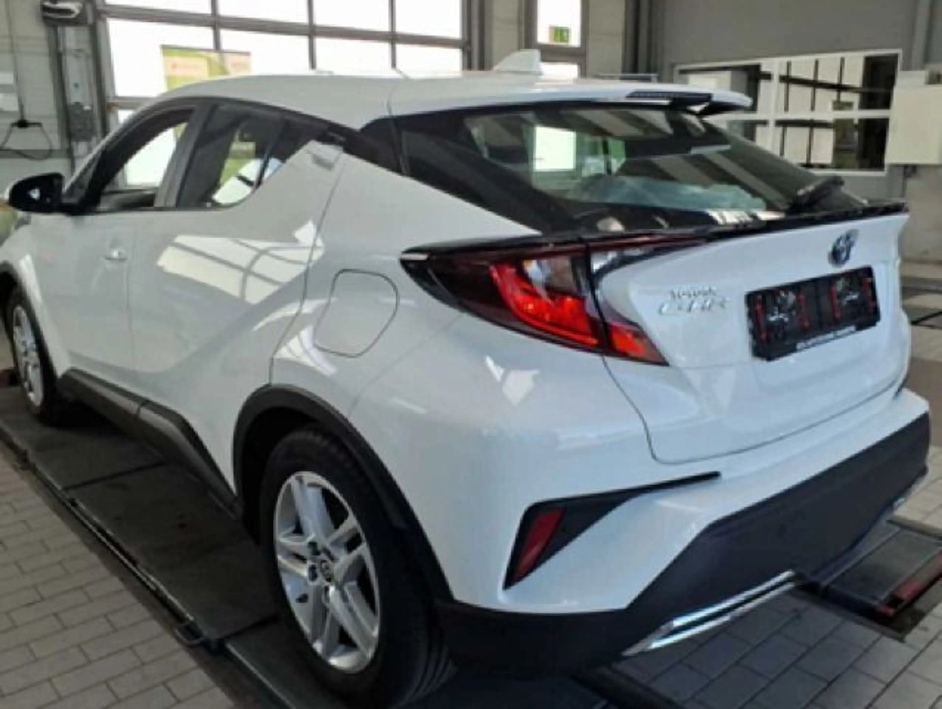 Toyota C-HR 2.0 Hybrid BUSINESS EDITION LED+NAV+RFK+GRA — photo 3
