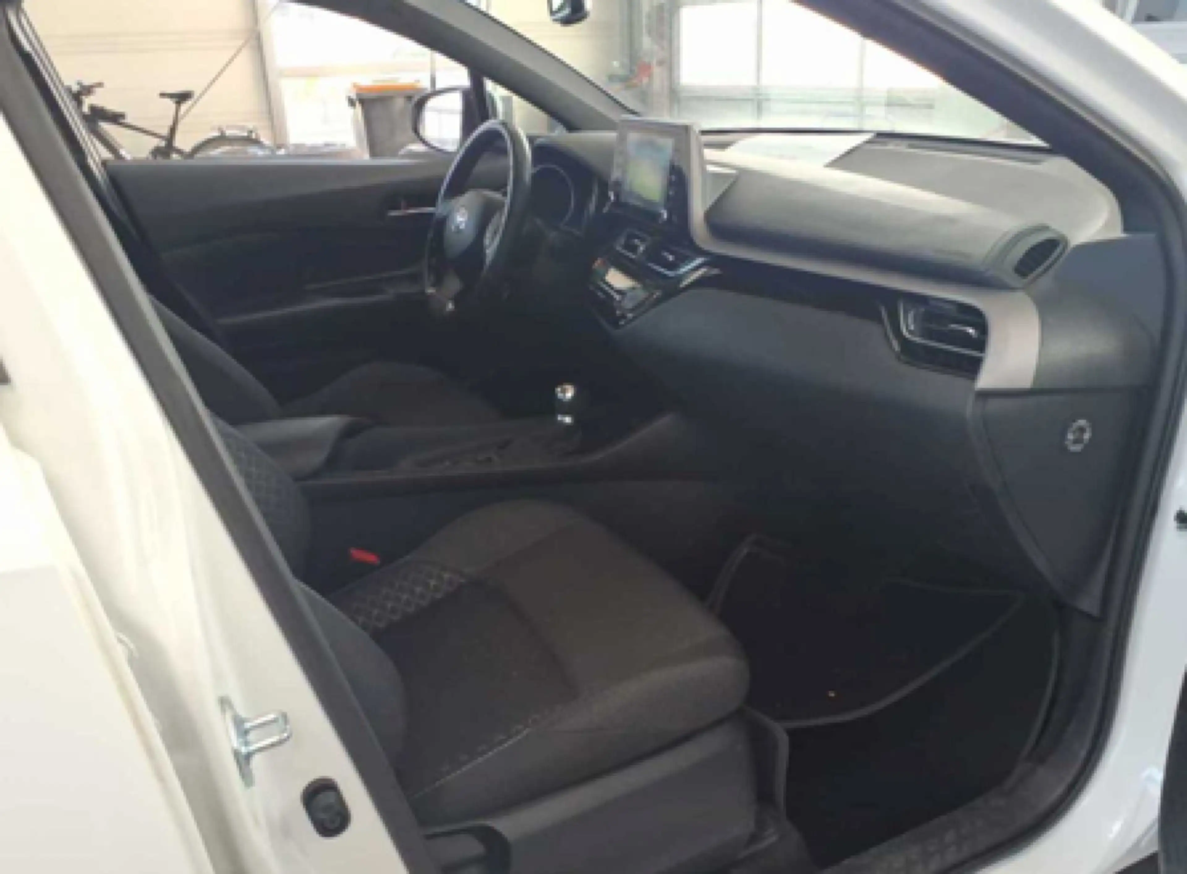 Toyota C-HR 2.0 Hybrid BUSINESS EDITION LED+NAV+RFK+GRA — photo 4