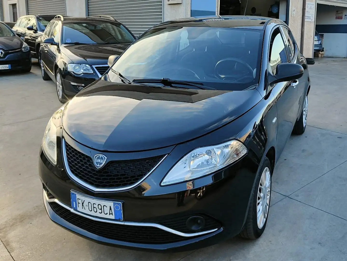 Lancia Ypsilon Ypsilon 1.2 Silver 69cv Nero - 1