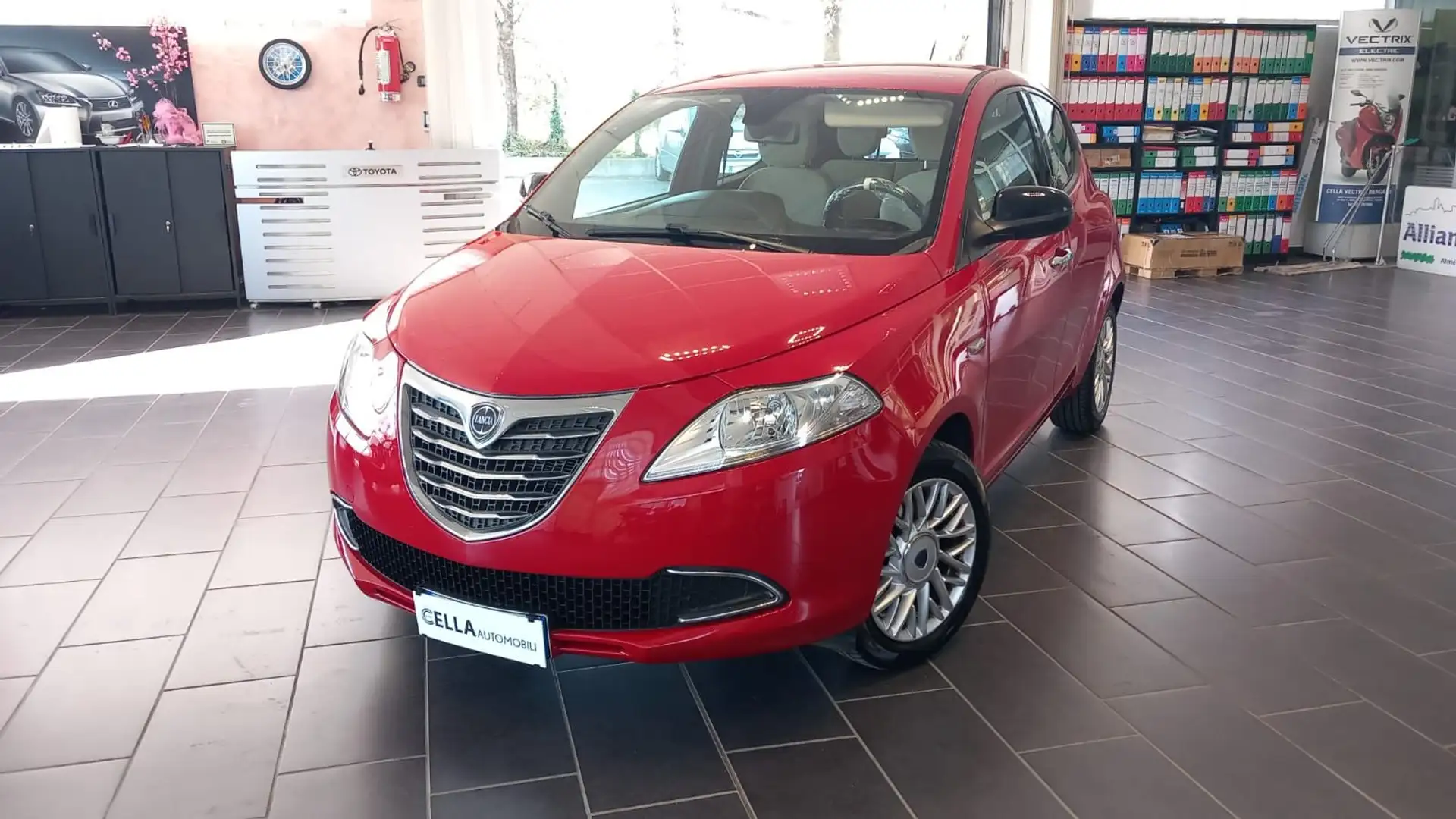 Lancia Ypsilon Ypsilon III 2011 1.2 8v Gold s Rojo - 2