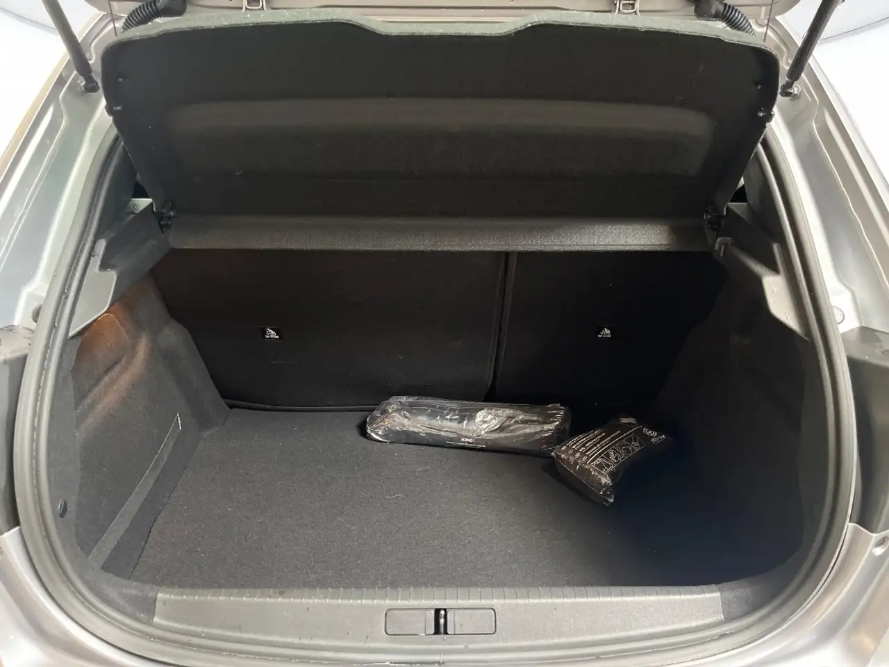 Peugeot 208 1.5 BlueHDi 100cv Active Pack, миниатюра 4