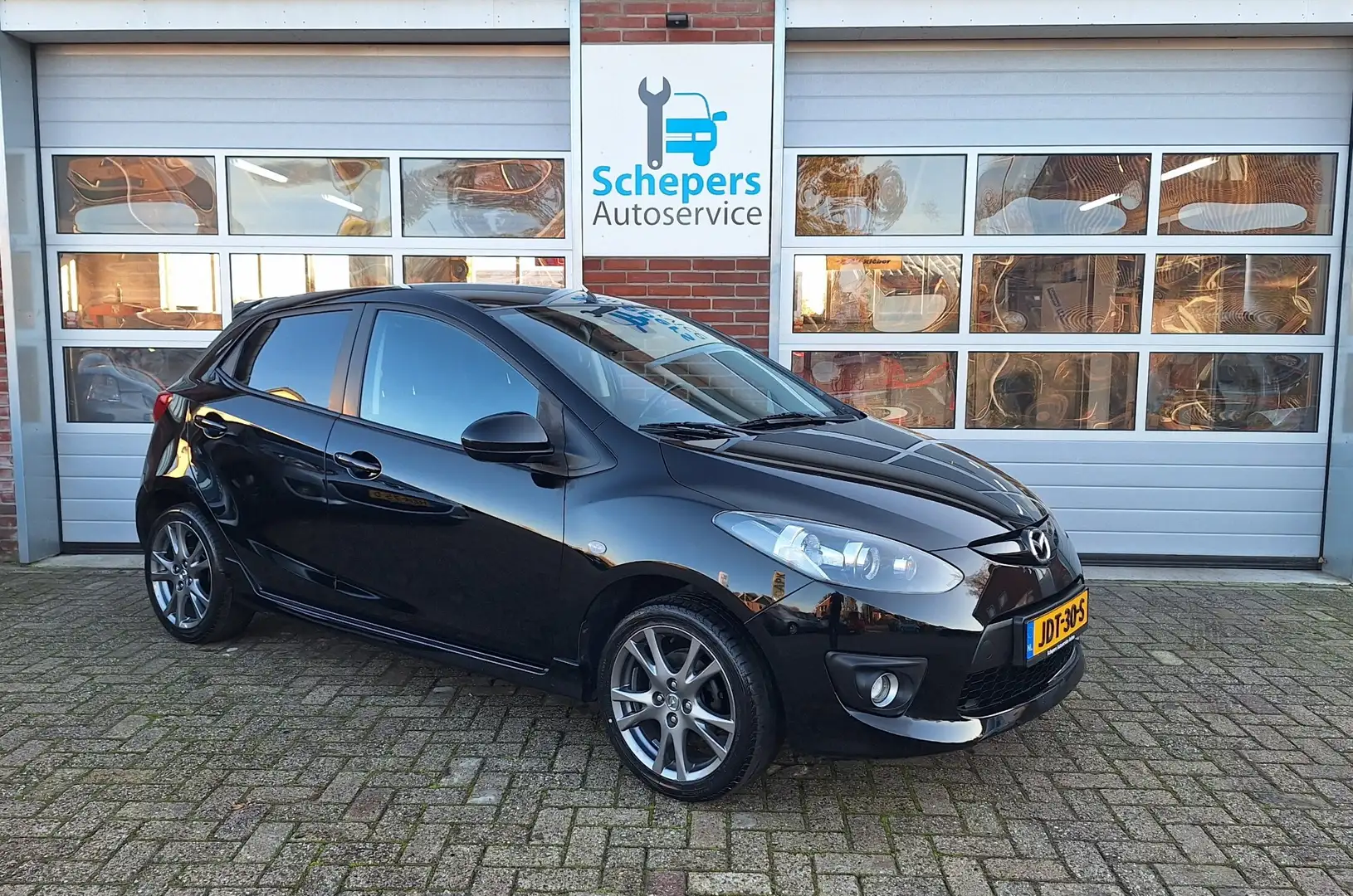 Mazda 2 1.5 GT-M 103 PK  | Cruisecontrol | Stoelverwarming Zwart - 2
