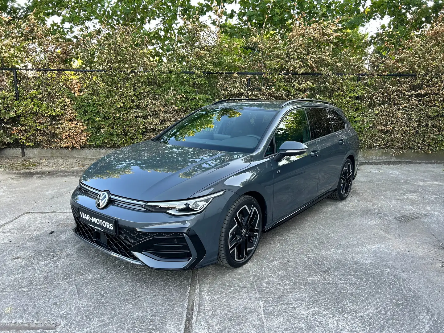 Volkswagen Golf Variant Golf Variant 1.5 eTSI OPF DSG R-Line Grijs - 2