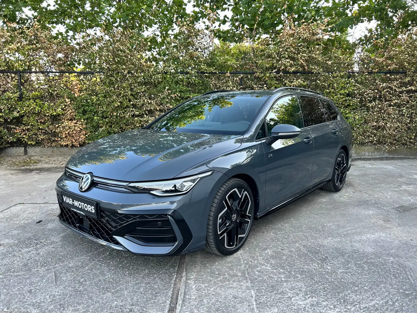 Volkswagen Golf Variant Golf Variant 1.5 eTSI OPF DSG R-Line Grijs - 1