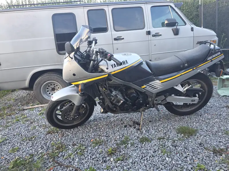 Yamaha YZF 750 - foto 3