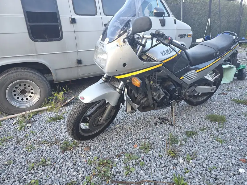 Yamaha YZF 750 - foto 4