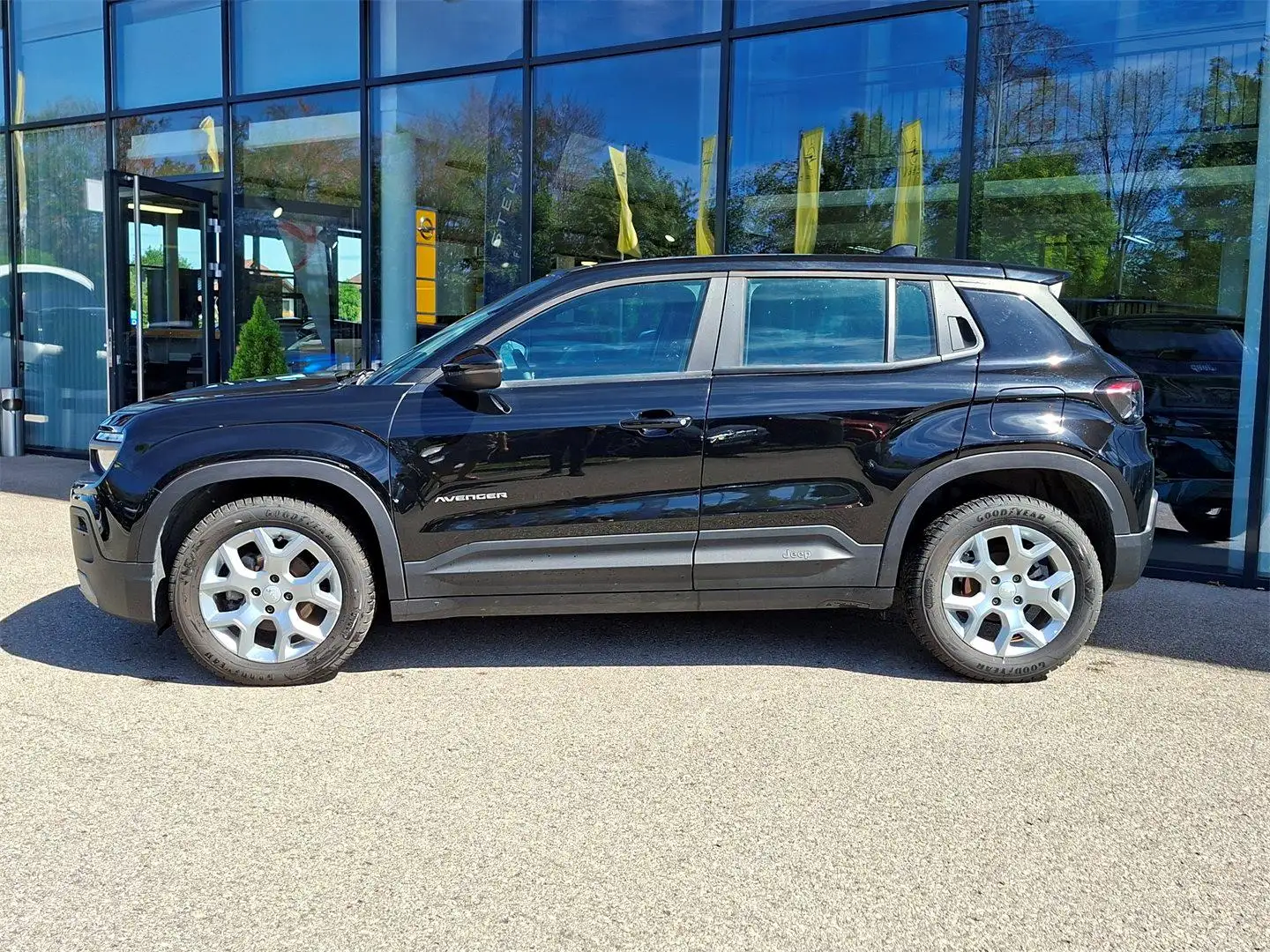 Jeep Avenger 1.2 GSE T3 Altitude Schwarz - 2