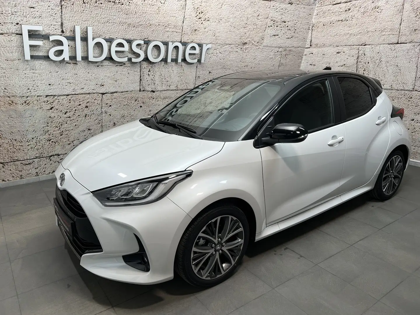 Toyota Yaris 1,5 Hybrid Style "2,99% Fixzins" Weiß - 2