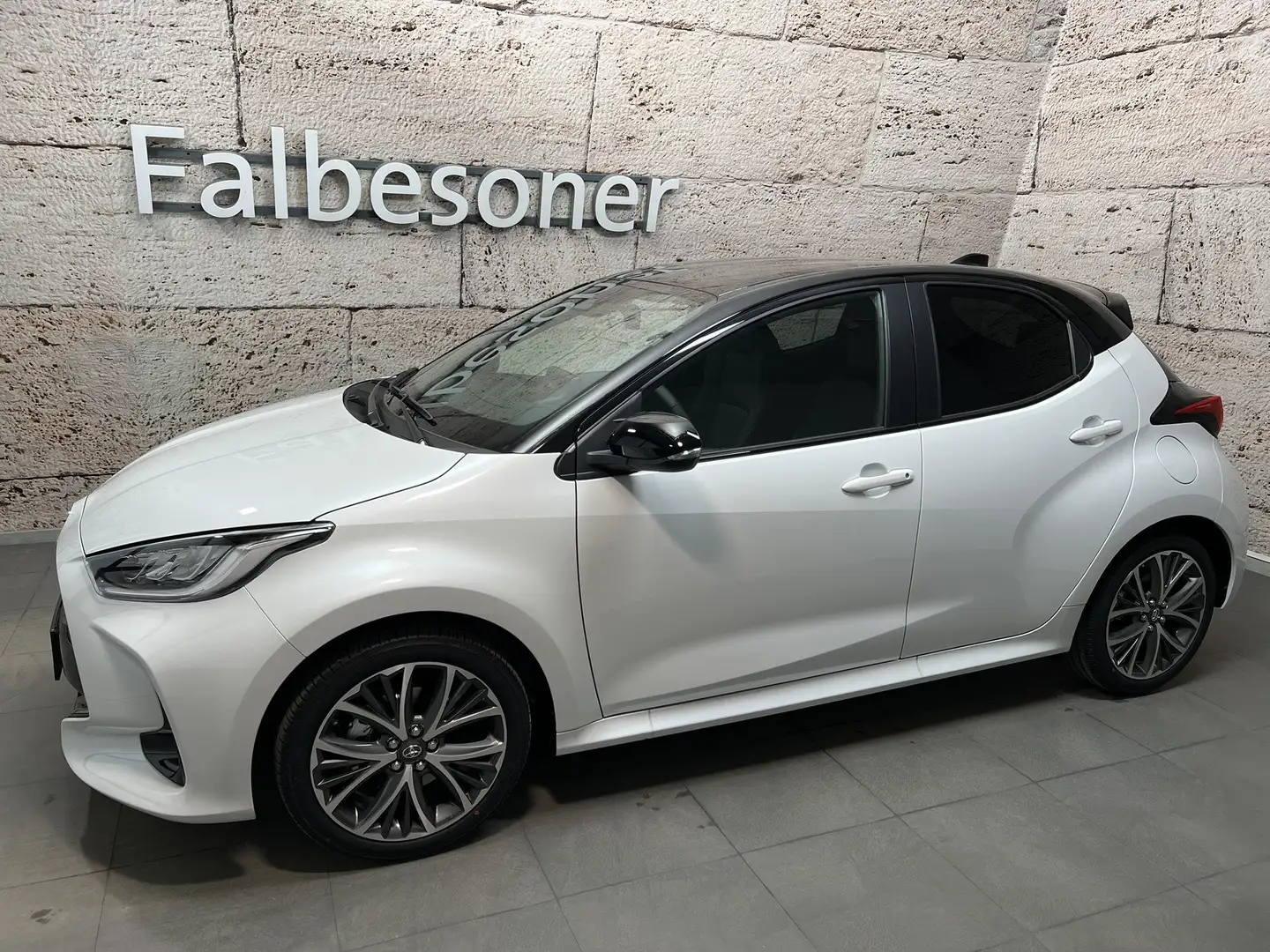 Toyota Yaris 1,5 Hybrid Style "3,99% Fixzins" Bianco - 2