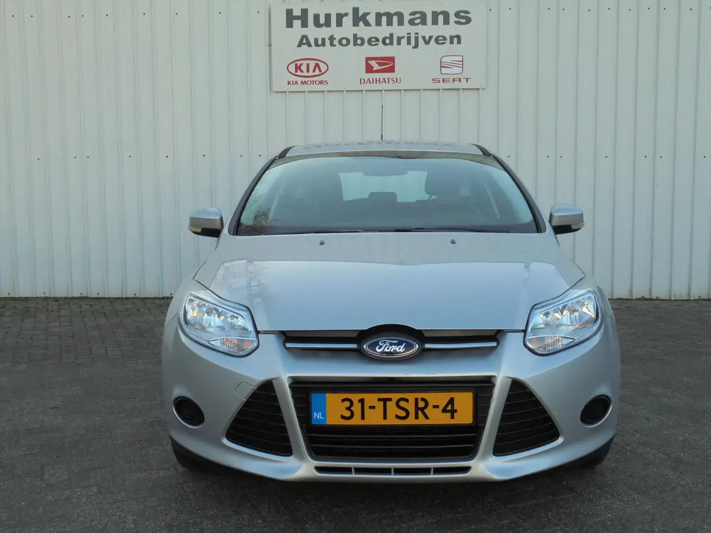 Ford Focus 1.6 TI-VCT 105PK 4 CILINDER TREND NL-AUTO Grau - 2