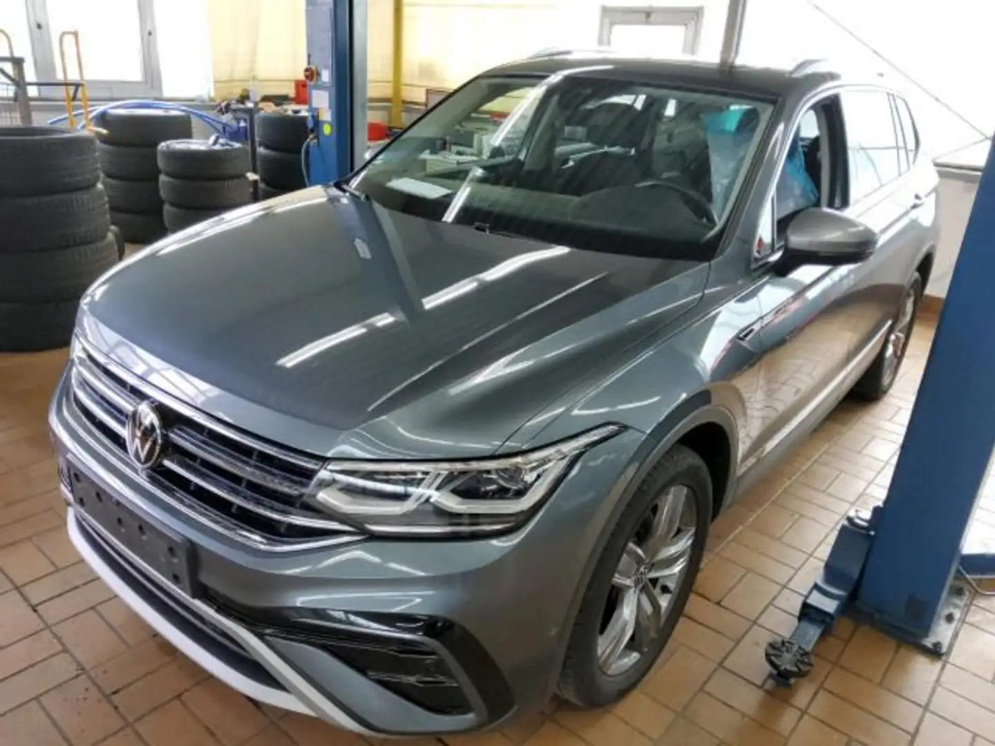 Volkswagen Tiguan Allspace 2.0 TDI 4M ELEGANCE ERGO-SITZE S Grau - 2