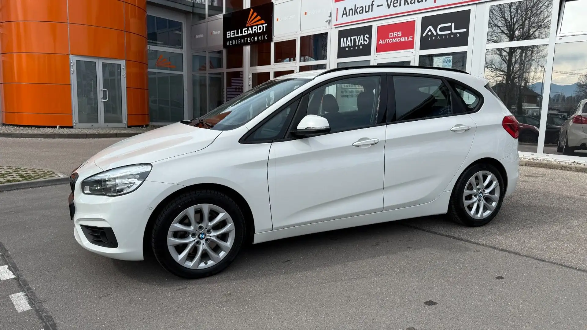 BMW 220 Active Tourer 220 d xDrive/Navi/LED/Sportzsitze Weiß - 2