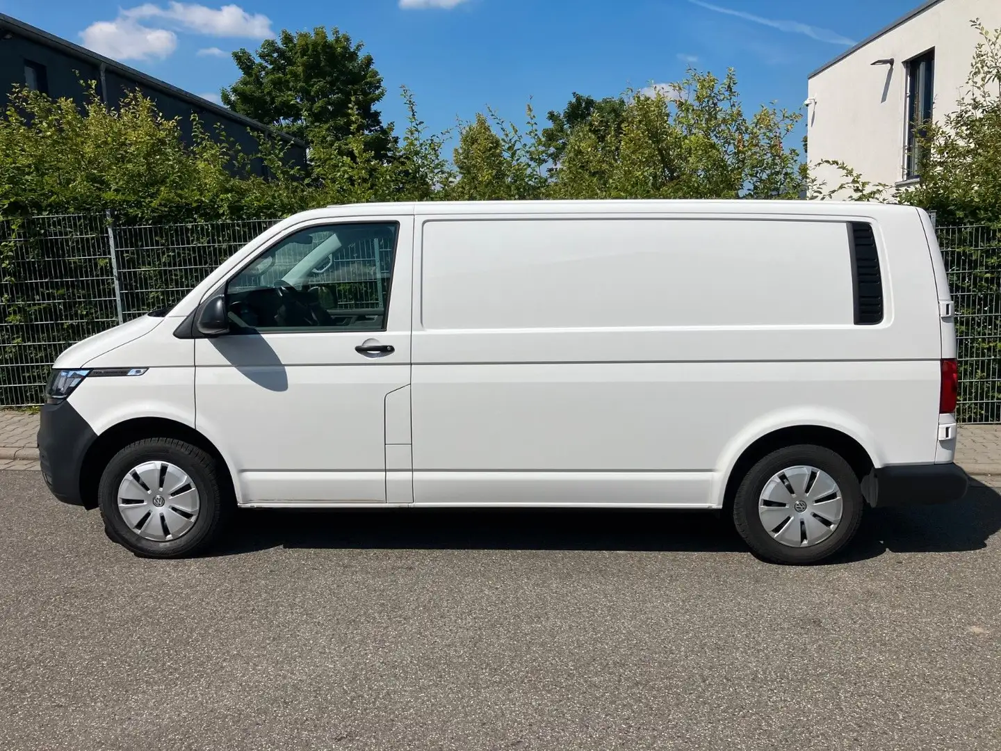 Volkswagen T6.1 Kasten lang 2.0 TDI FWD "1.Hand" Weiß - 1