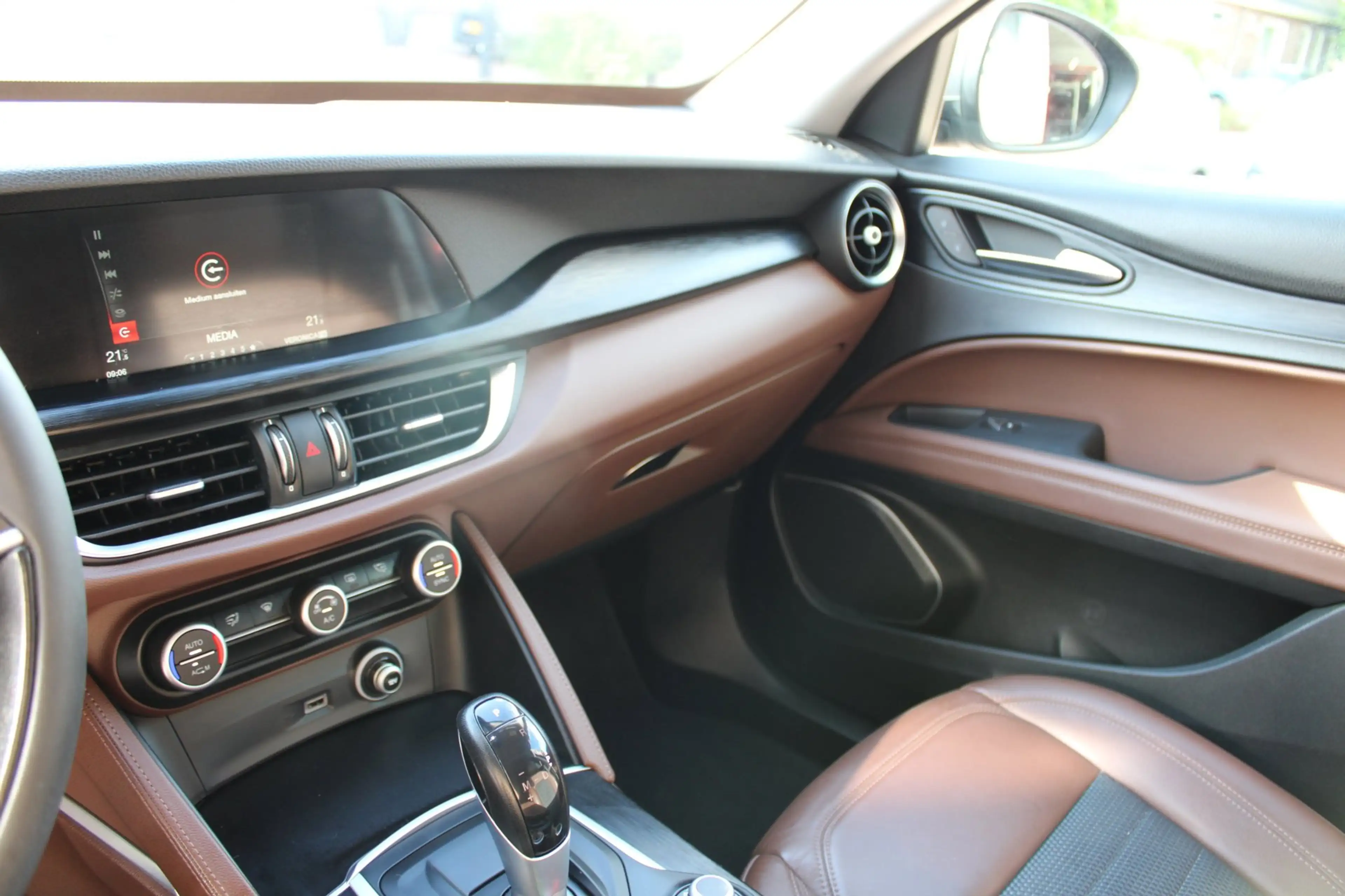 Alfa Romeo Stelvio 2.0 T AWD Sprint — photo 14
