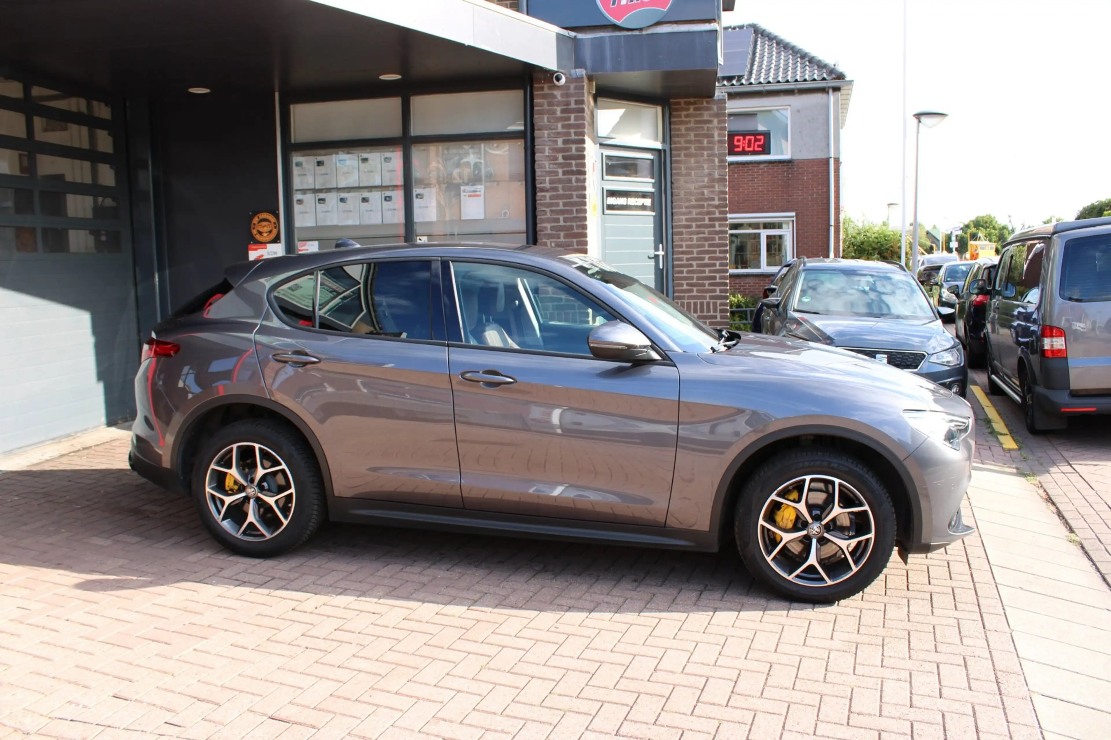 Alfa Romeo Stelvio 2.0 T AWD Sprint — photo 2