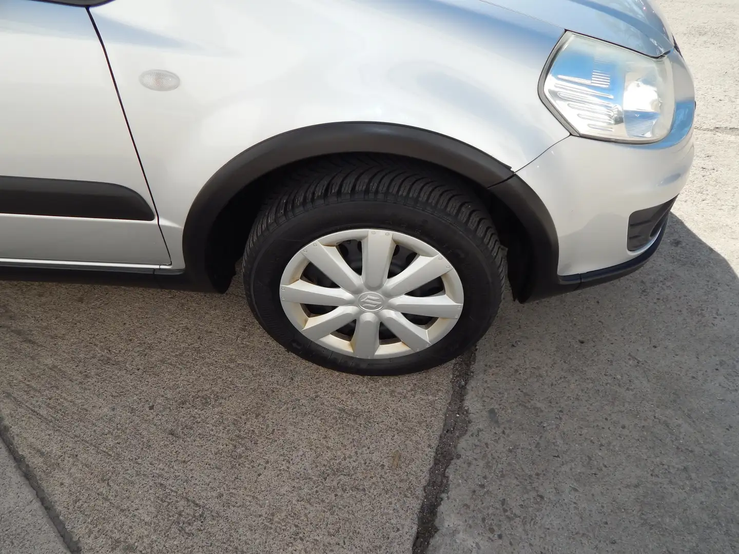 Suzuki SX4 Club*1.HAND*TÜV-NEU*KLIMA*TOP*ALLRAD*8xRÄDER Silber - 2