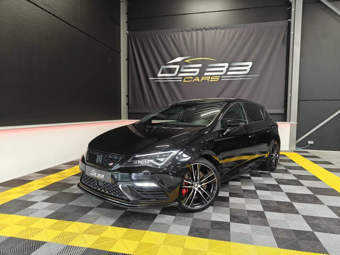SEAT Leon 2.0 TSI Cupra DSG 300pk/Schaalstoelen/LED/19"/CAM Zwart - 1