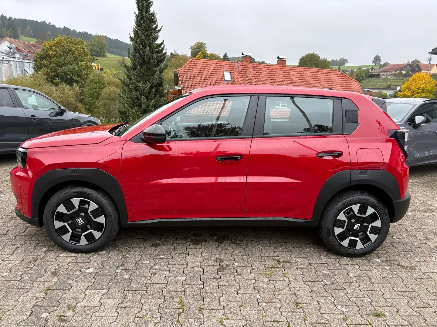 Fiat Grande Panda 1.2 Hybrid AUTOMATIK, LED, CARPLAY Rood - 2