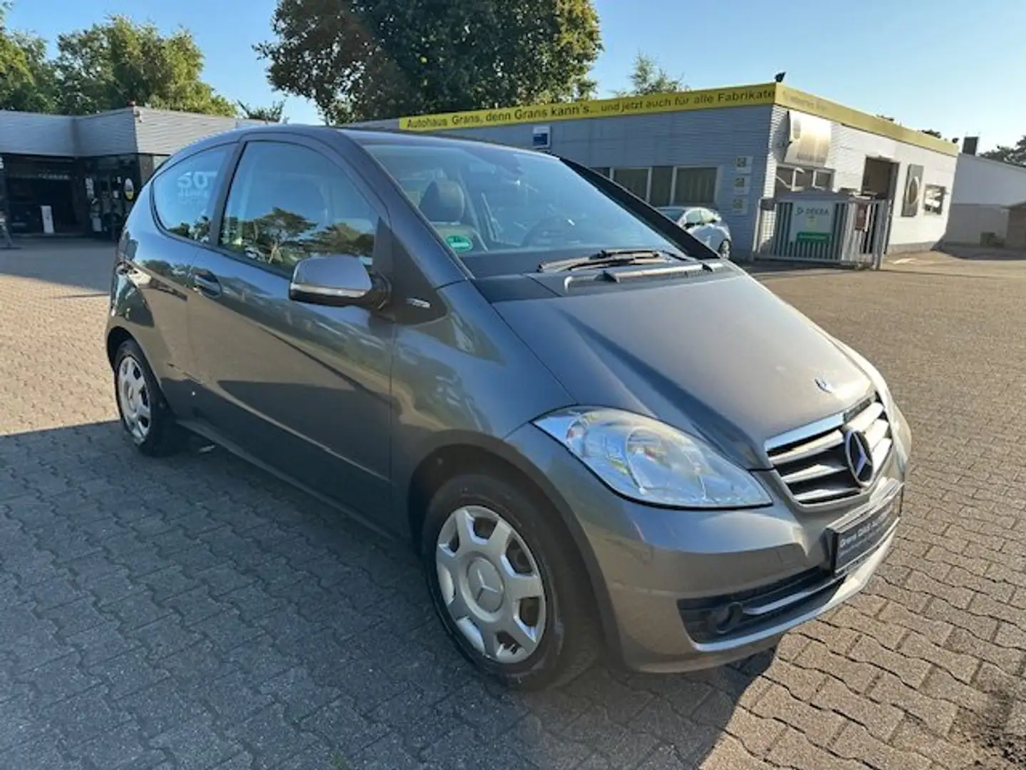 Mercedes-Benz A 150 A 150 mit Klimaanlage und Allwetterreifen Gri - 2