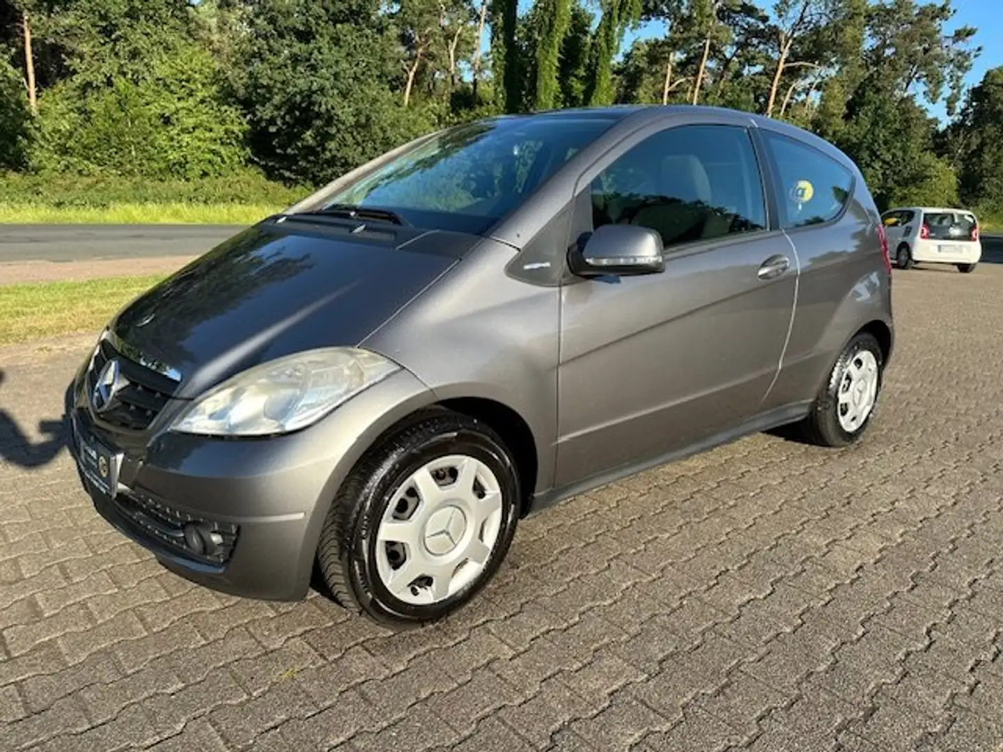 Mercedes-Benz A 150 A 150 mit Klimaanlage und Allwetterreifen Gri - 1