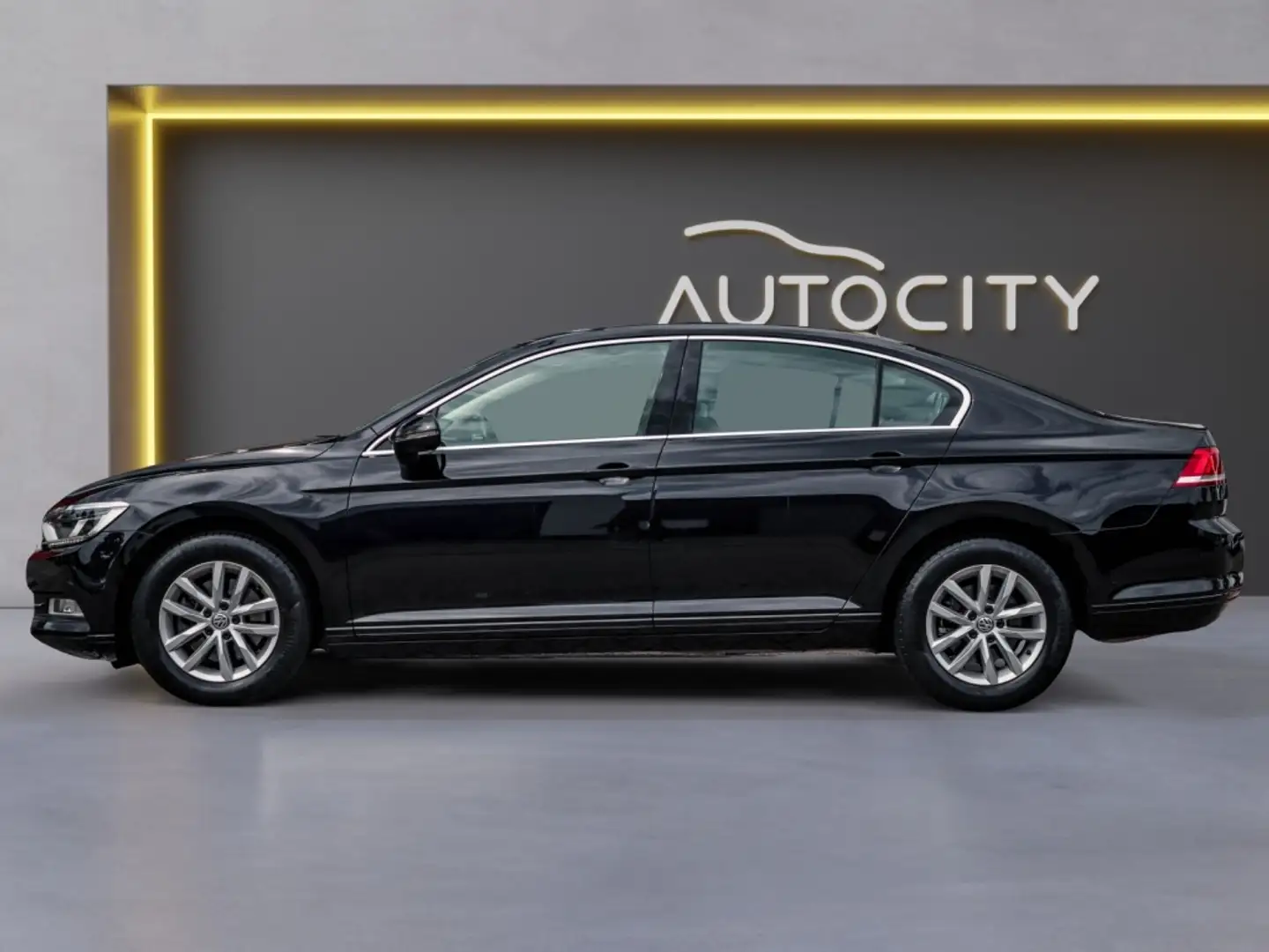 Volkswagen Passat 1.4 TSI Comfortline Navi l PDC l Cruise Zwart - 2