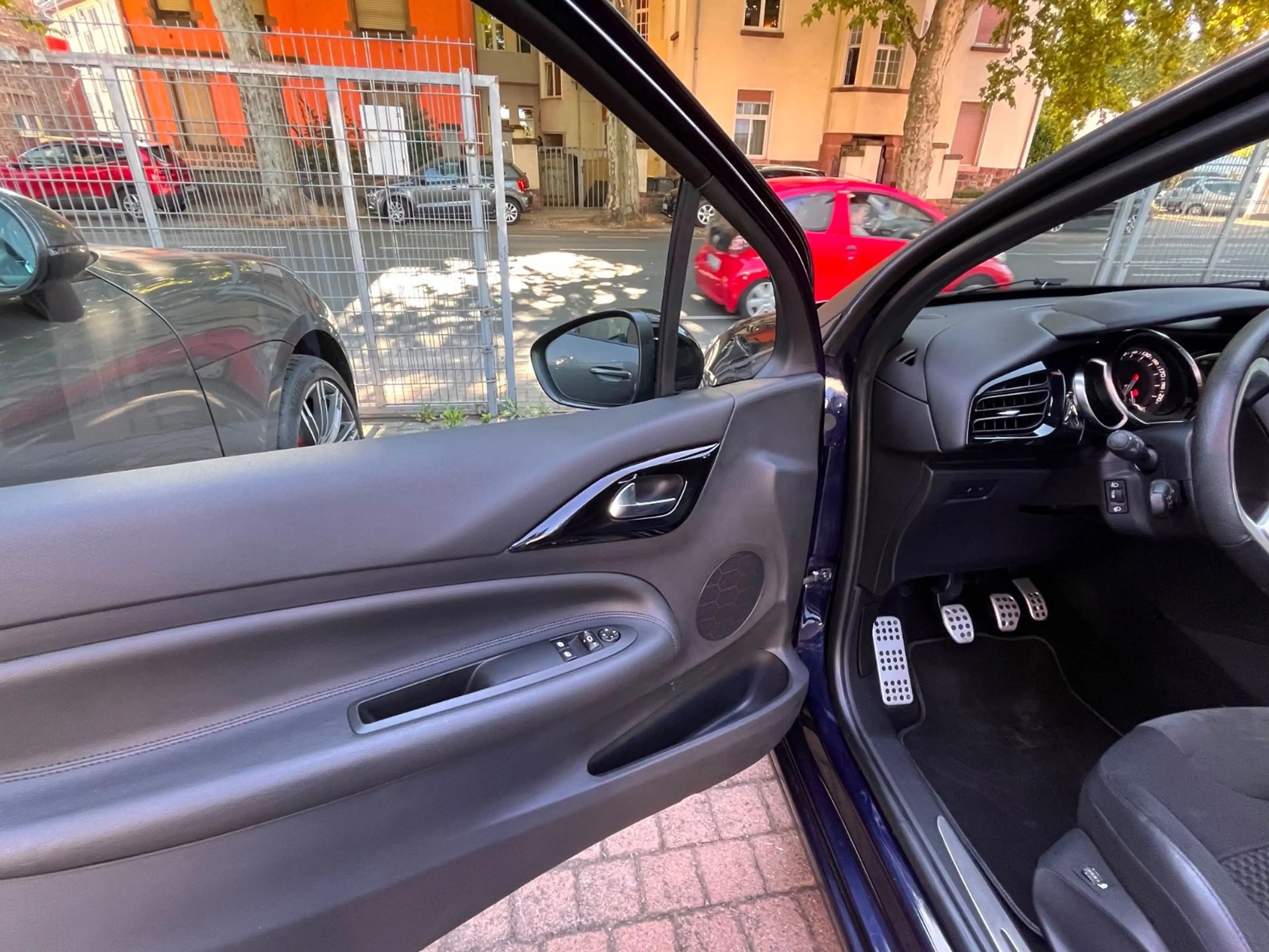 Citroen DS3 SportChic 1.Hand  Full-LED Navi kamera — photo 9