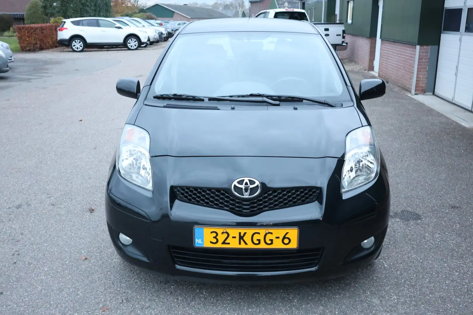 Toyota Yaris 1.3 VVTi Dynamic Automaat, 5Drs. 2e Eig. NL, Deale Zwart - 2