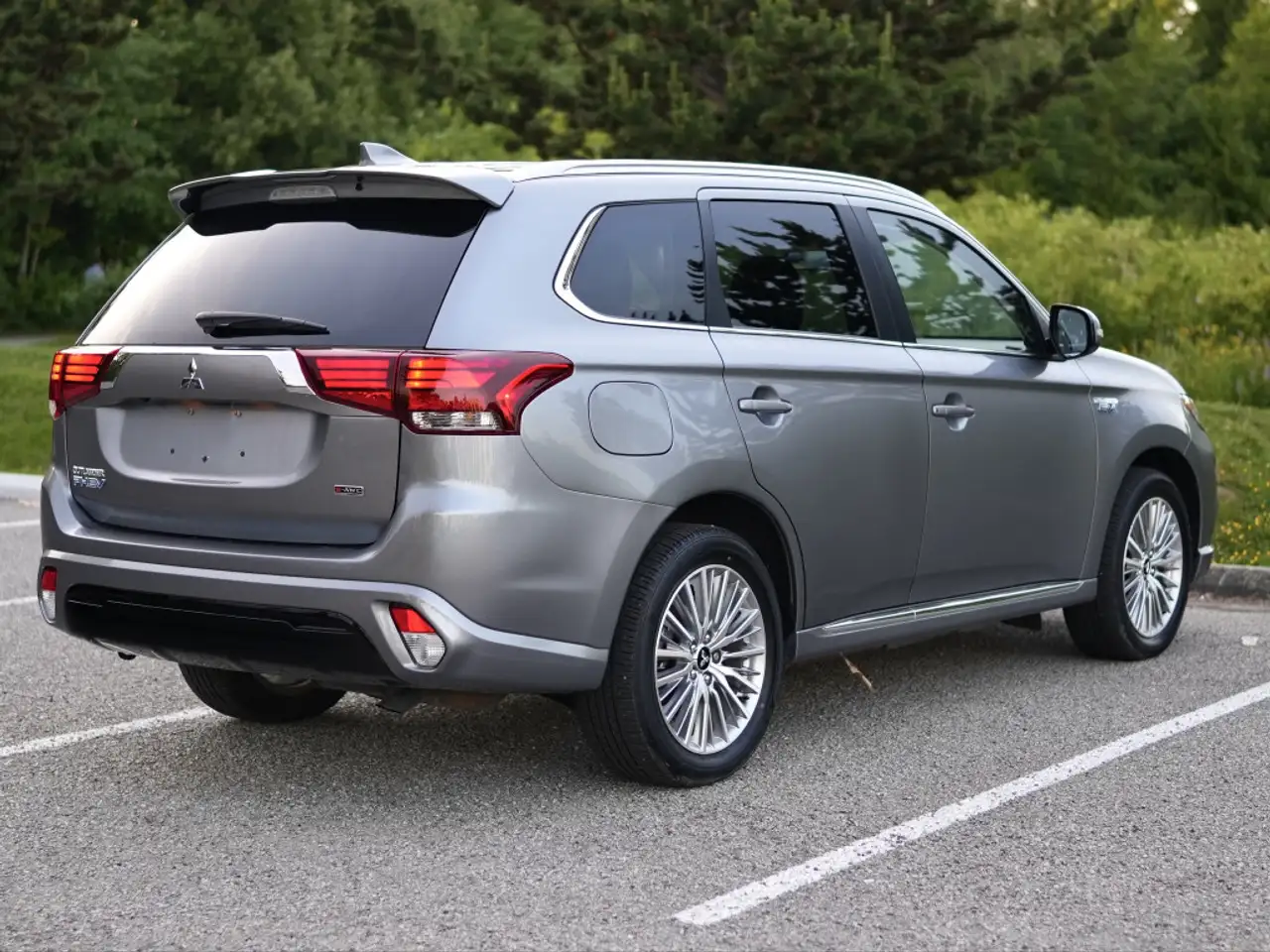 Mitsubishi Outlander снимка Mitsubishi Outlander