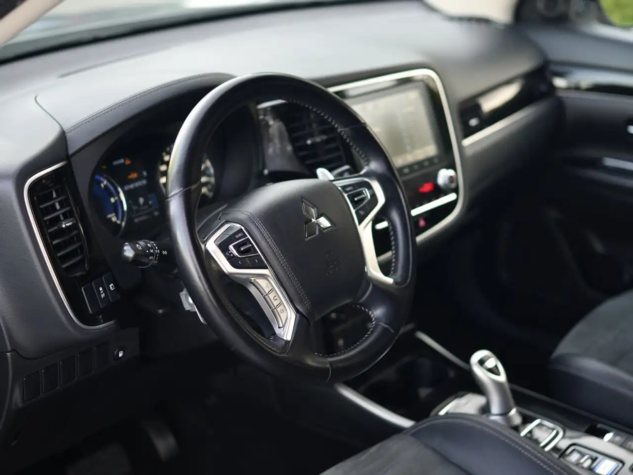 Mitsubishi Outlander снимка Mitsubishi Outlander