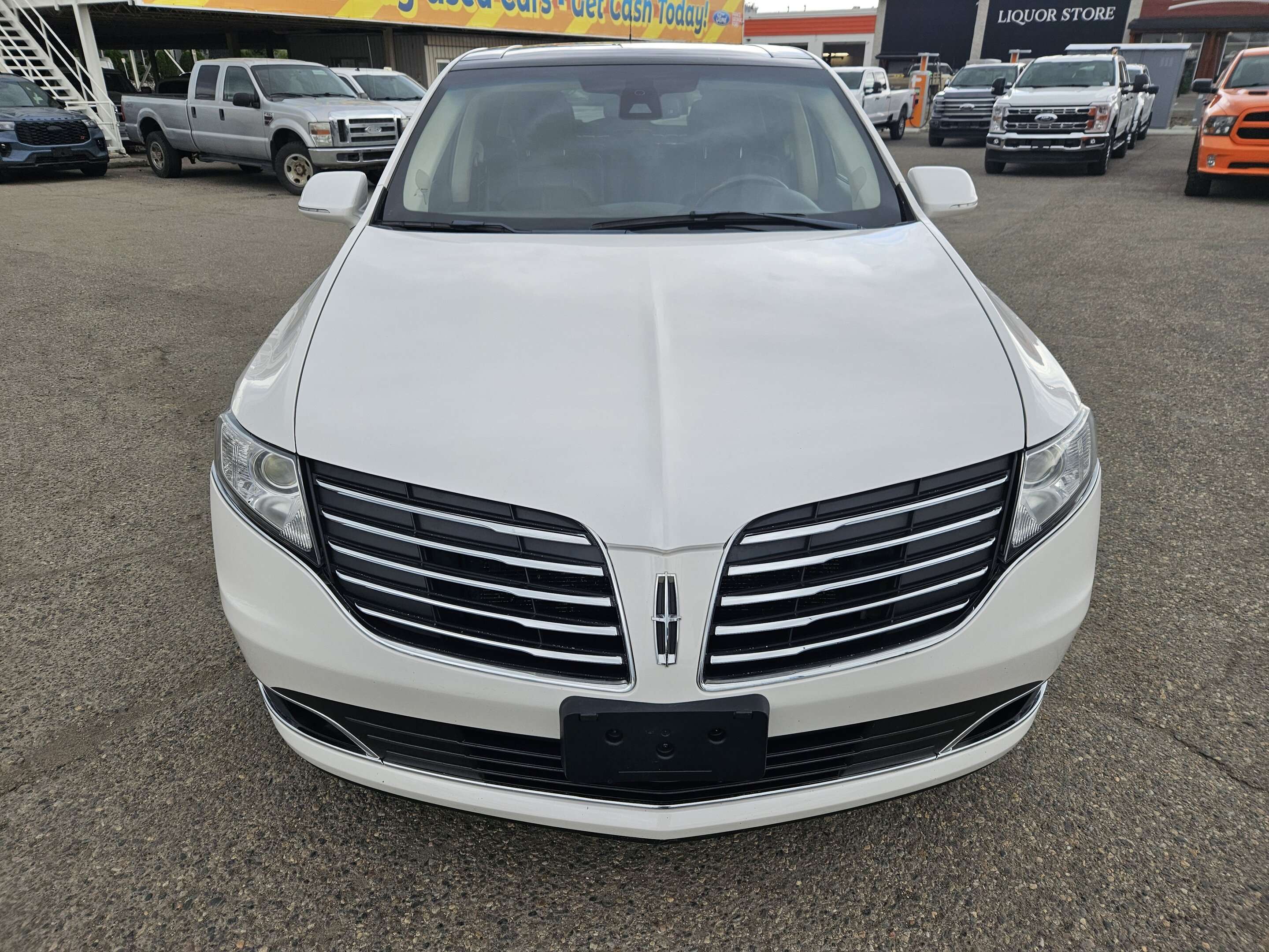 White Platinum Metallic Tri-Coat 2019 Lincoln MKT SUV / Crossover All-Wheel Drive 6-Speed Automatic