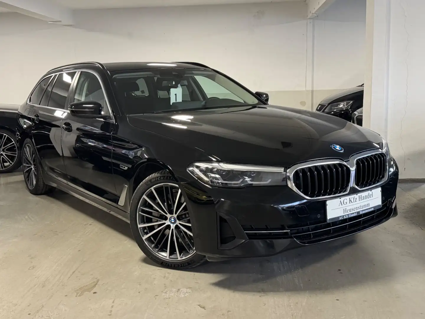 BMW 530 e xDrive/DigTacho/CAM/Leder/AHK/ Schwarz - 1
