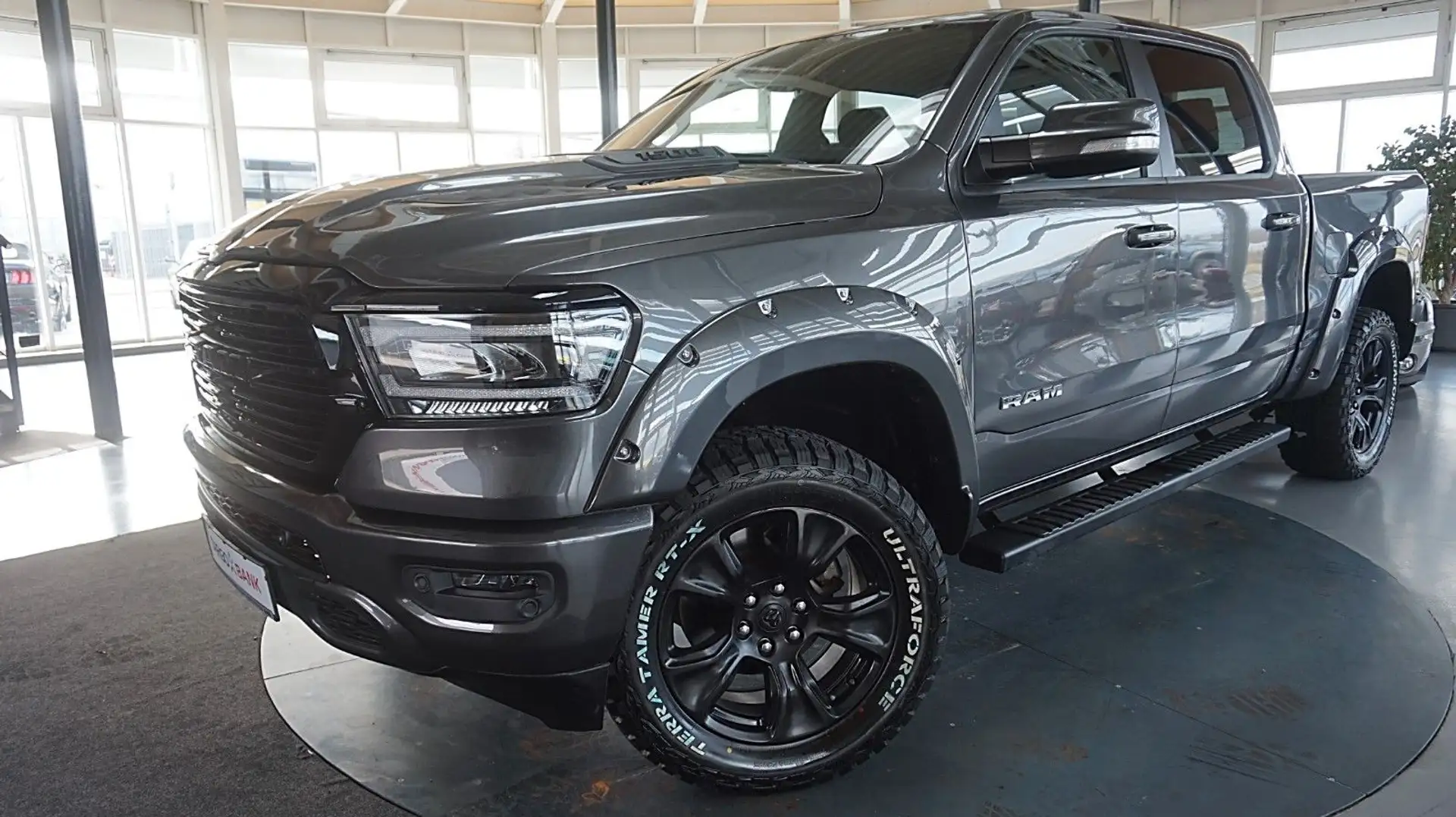 Dodge RAM 1500 Laramie  5,7l**Navi12*Leder*Panno* Grau - 1