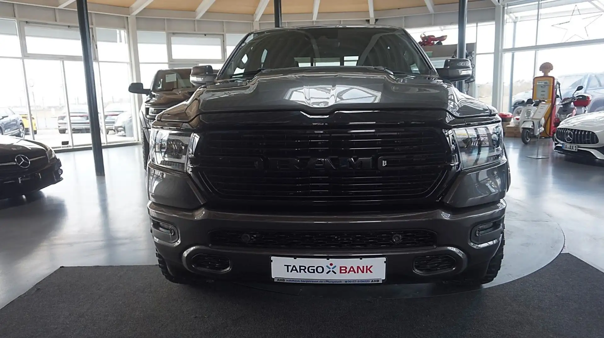 Dodge RAM 1500 Laramie  5,7l**Navi12*Leder*Panno* Grau - 2