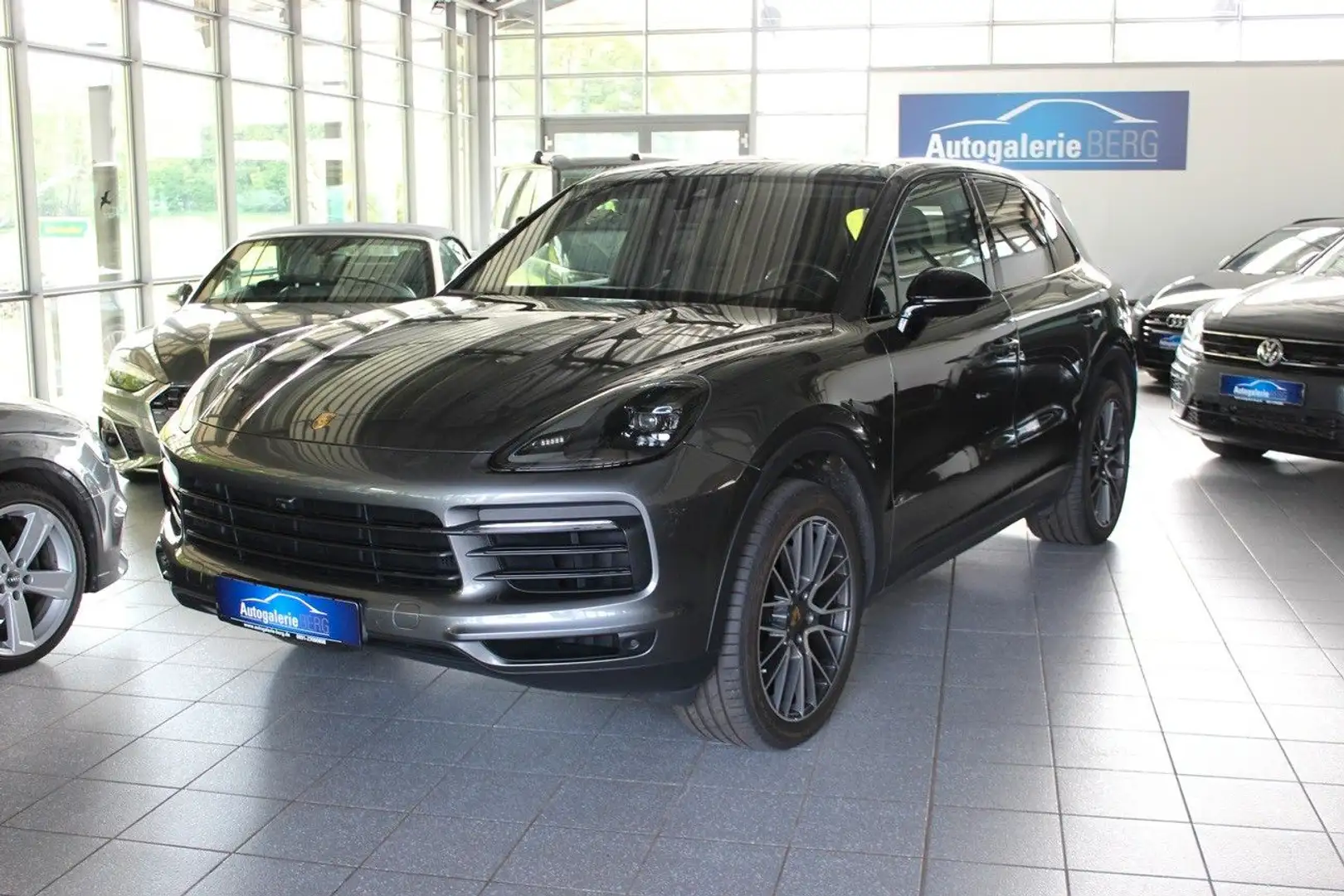 Porsche Cayenne Sport Chrono AHK PDLS Key Lane Side Grau - 1