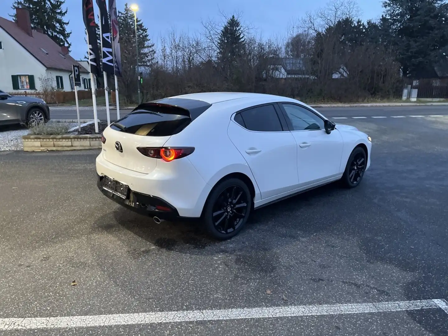 Mazda 3 Mazda3 5HB 2.5L e-SKYACTIV G 140ps 6MT 2WD HOMURA Weiß - 1