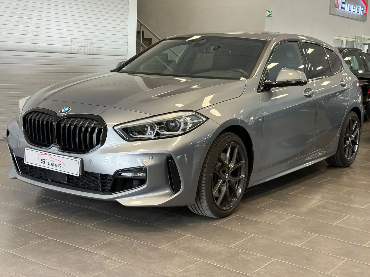 BMW 120 Baureihe 1 Lim. 120 i M Sport Šedá - 1