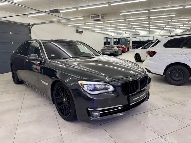BMW 750 Ld xDrive / 8.Fachbereift / Vollaustattung