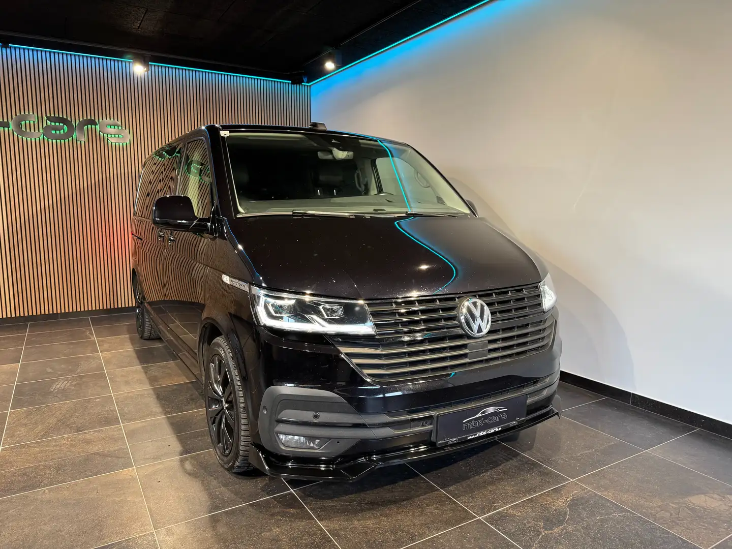 Volkswagen T6.1 Multivan 2,0Tdi Multivan Highline Schwarz - 1