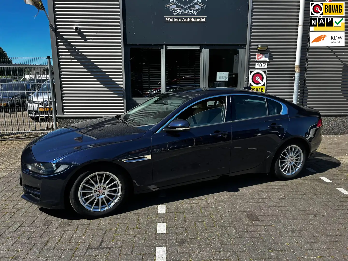 Jaguar XE 2.0 D Pure Blauw - 1