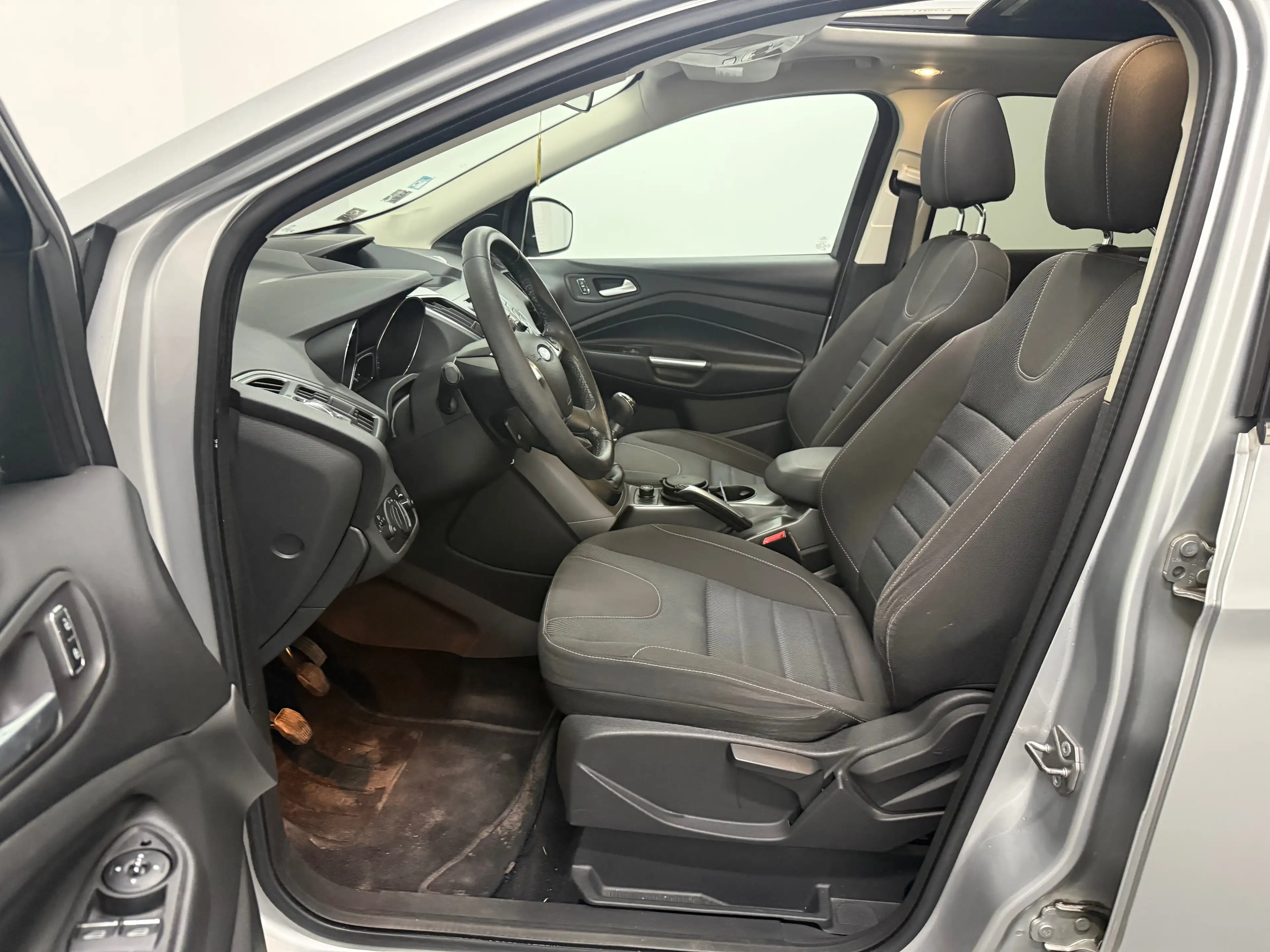 Ford Kuga 2.0 TDCi Titanium - 1erMain - Carnet  - Toit Ouvrant — photo 11