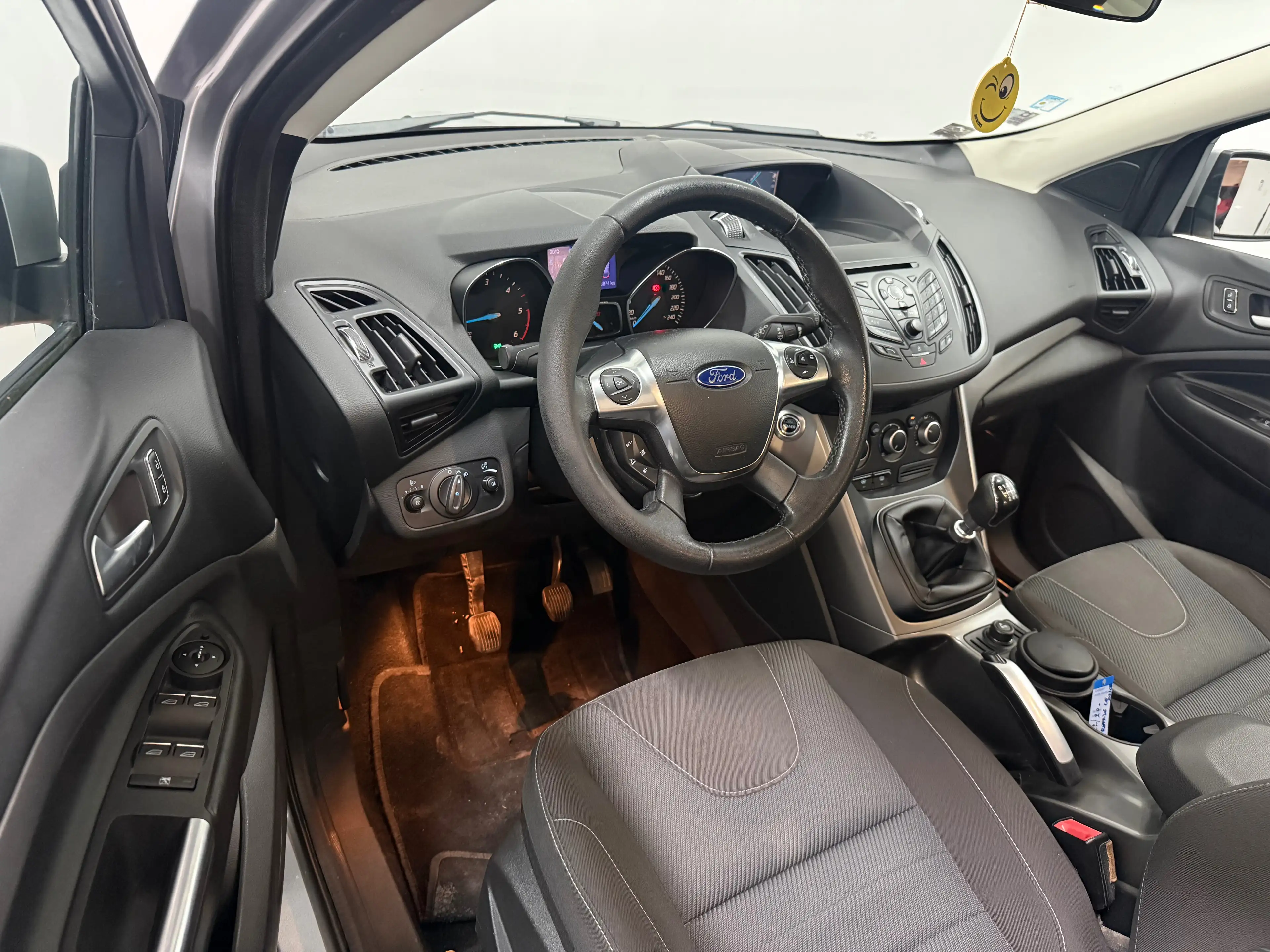 Ford Kuga 2.0 TDCi Titanium - 1erMain - Carnet  - Toit Ouvrant — photo 10