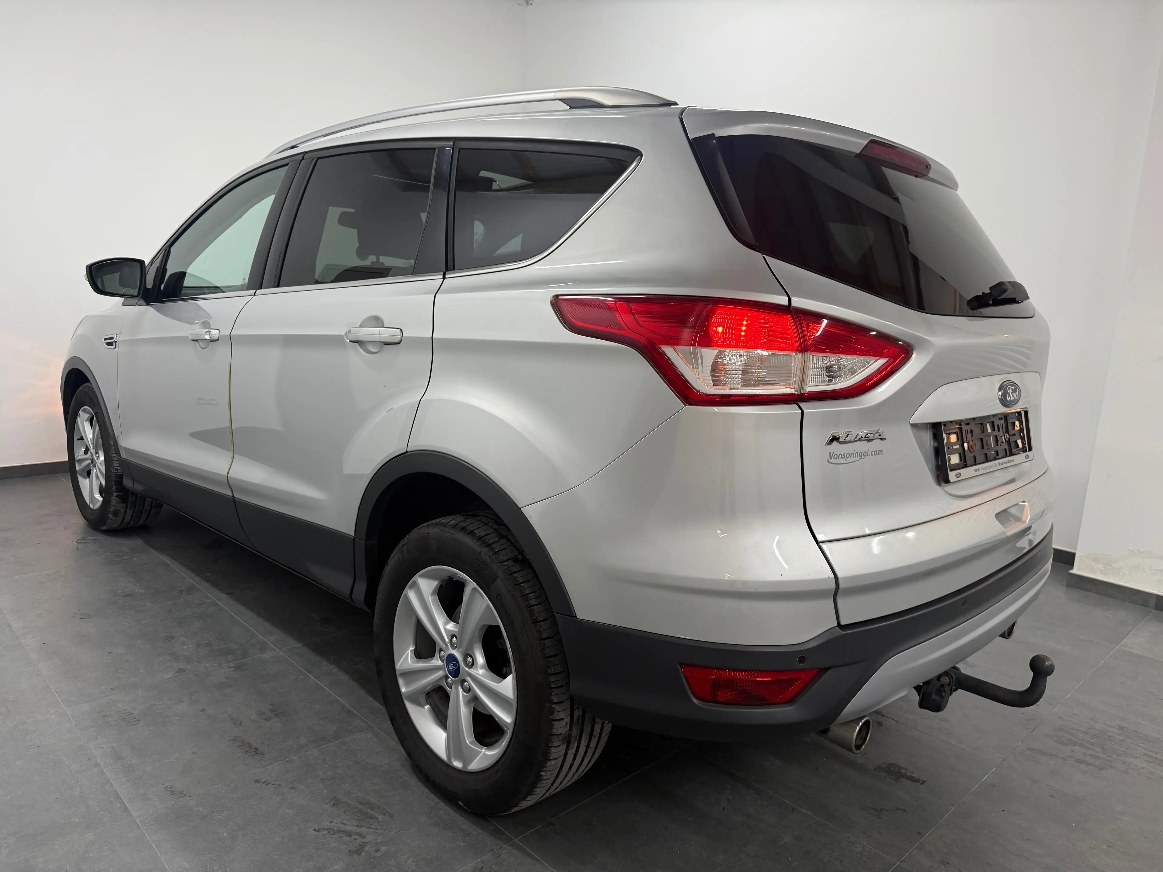 Ford Kuga 2.0 TDCi Titanium - 1erMain - Carnet  - Toit Ouvrant — photo 5
