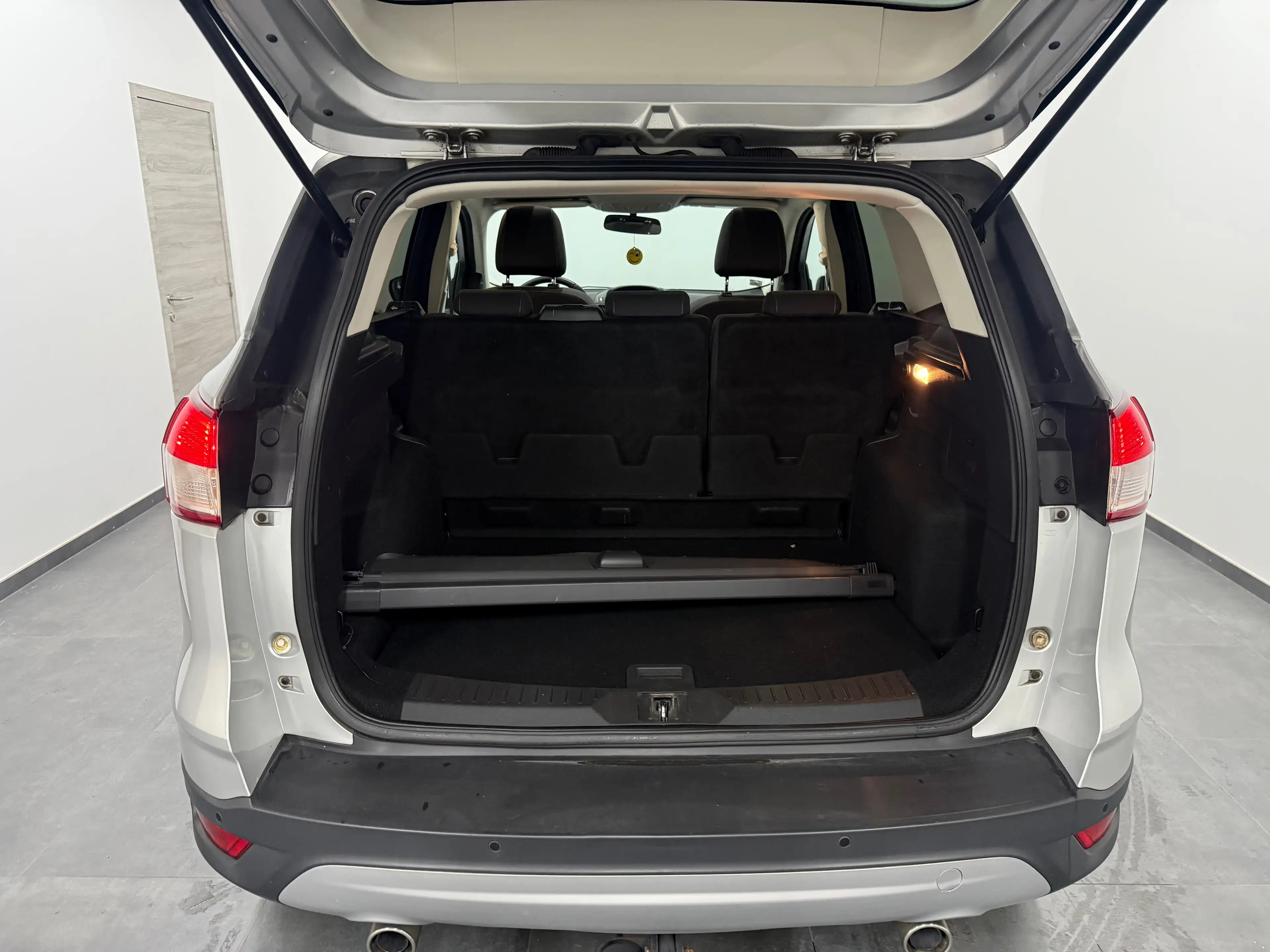Ford Kuga 2.0 TDCi Titanium - 1erMain - Carnet  - Toit Ouvrant — photo 9