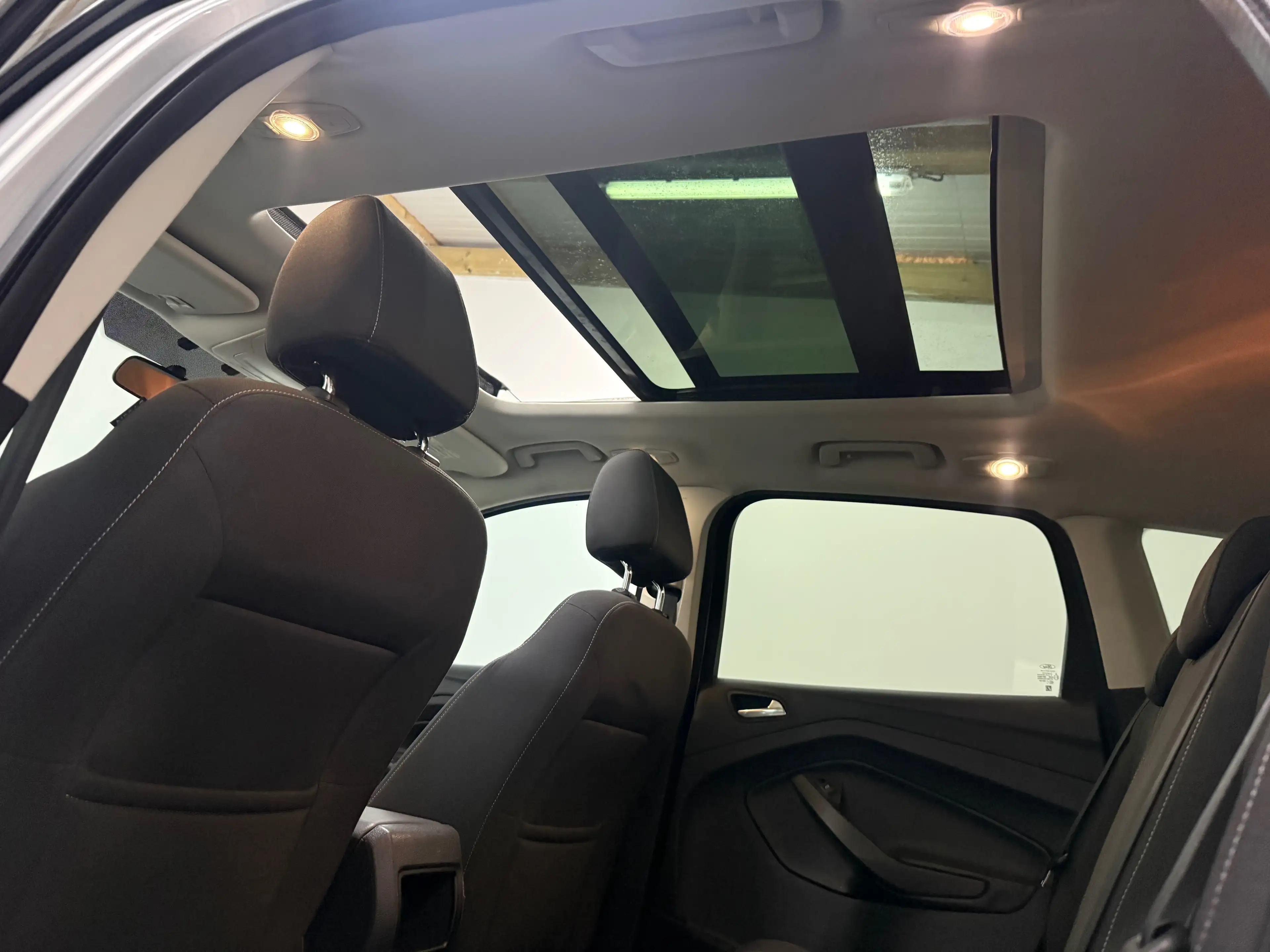 Ford Kuga 2.0 TDCi Titanium - 1erMain - Carnet  - Toit Ouvrant — photo 14